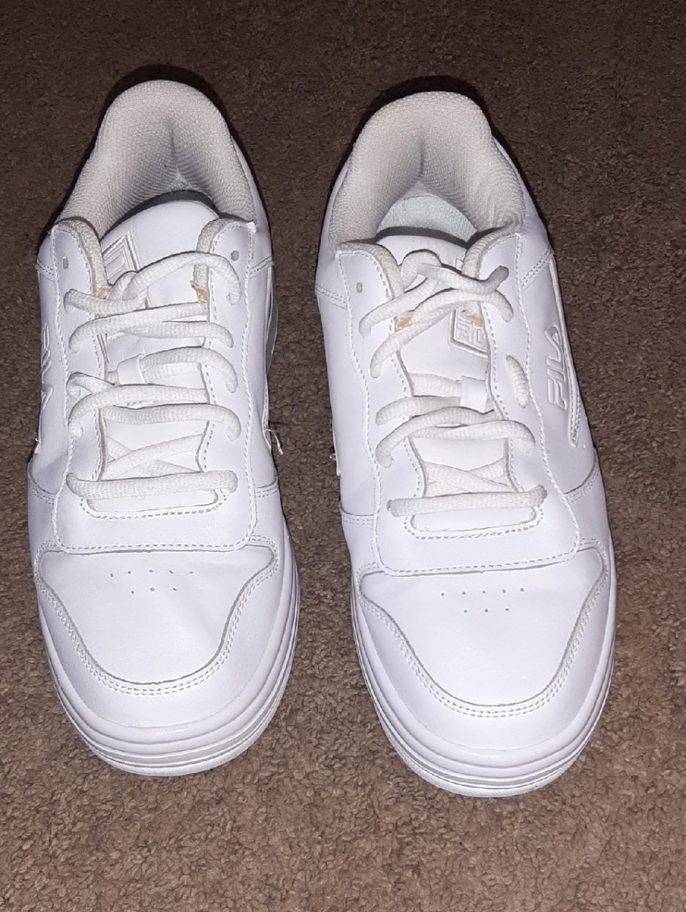 9 1/2 Fila Women's White Low-Top Sneakers